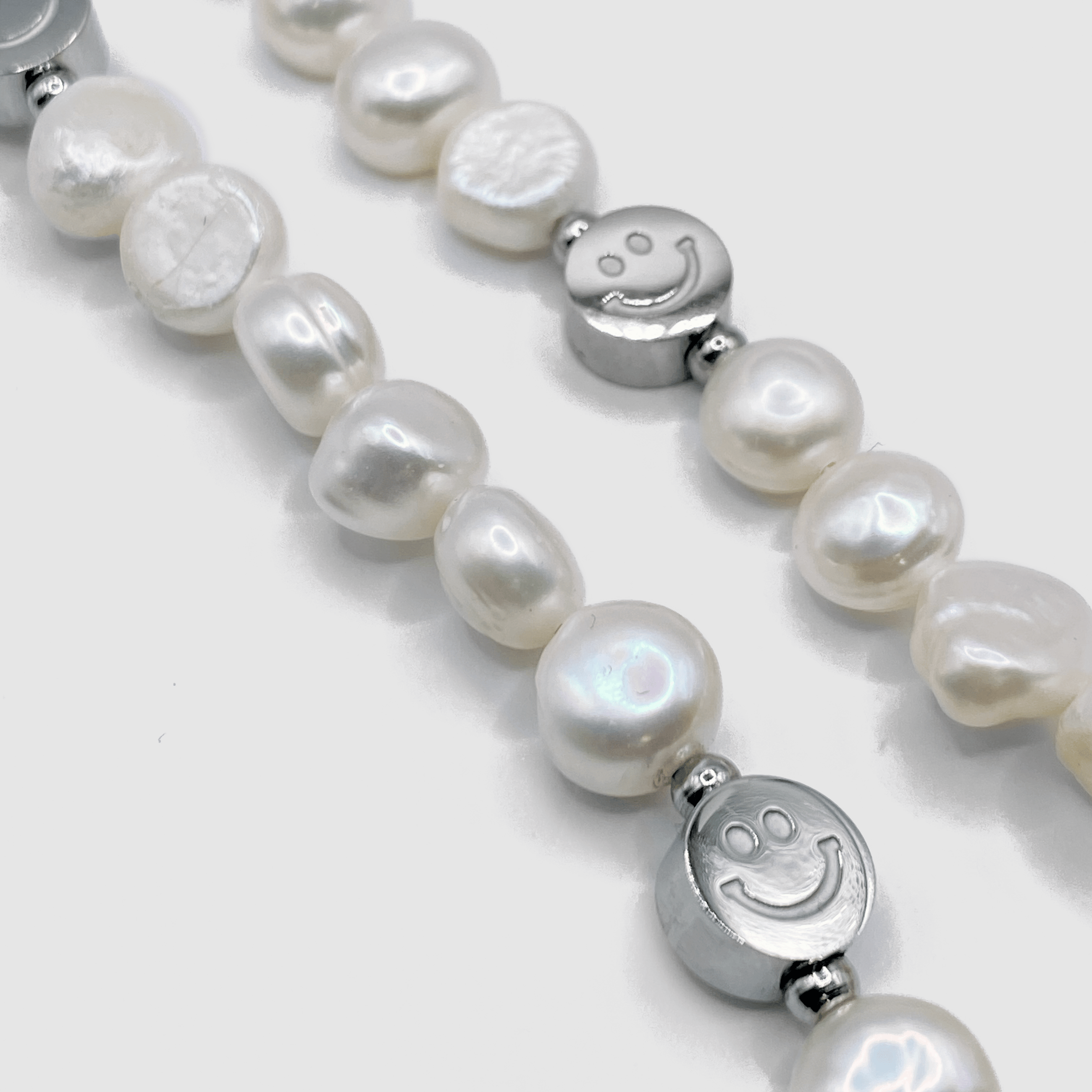 Smiley Real Pearl Necklace (Silver)